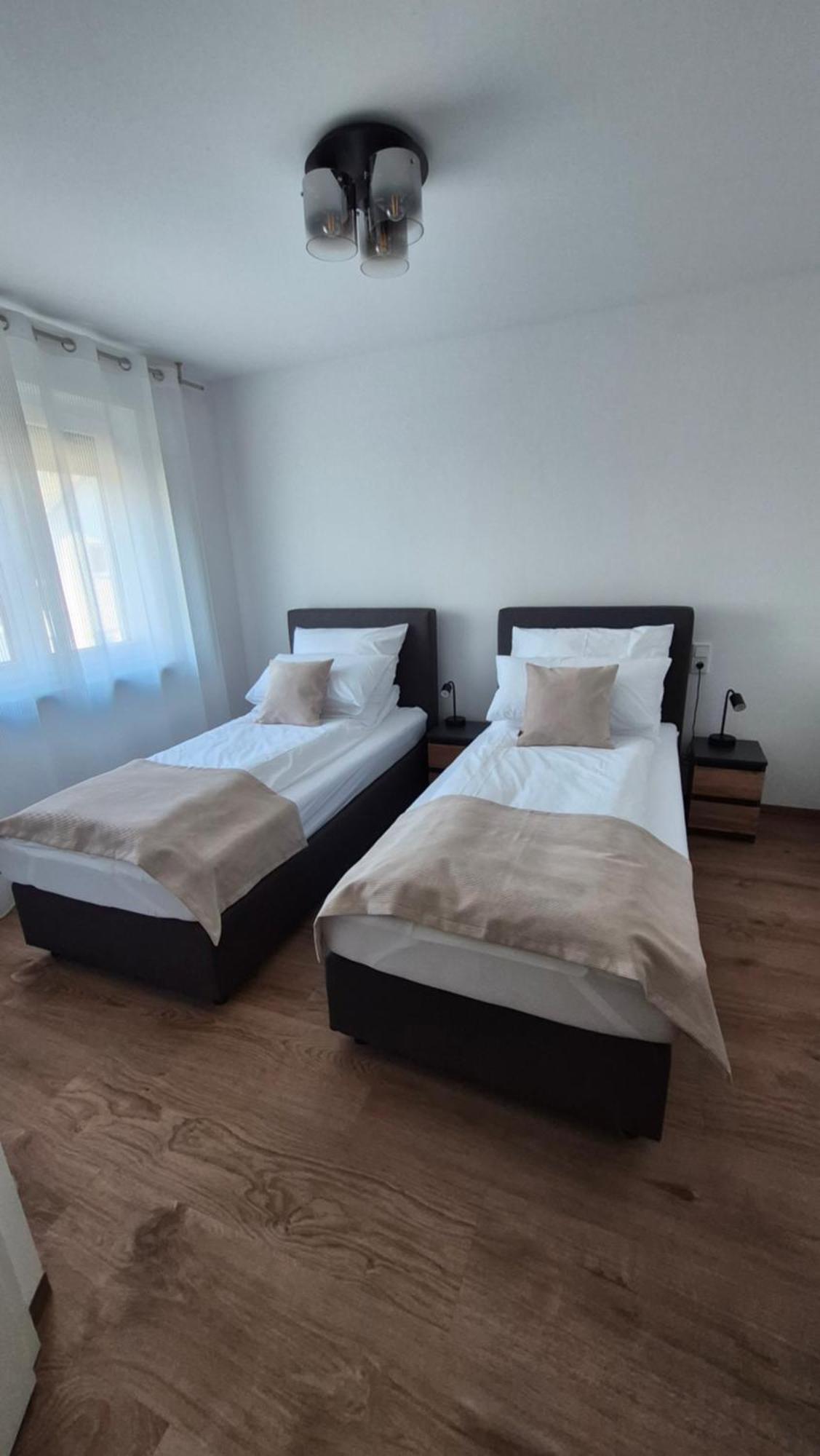 Apartments Seibel Doppel-Zweibettzimmer Mit Bad Reutlingen Esterno foto