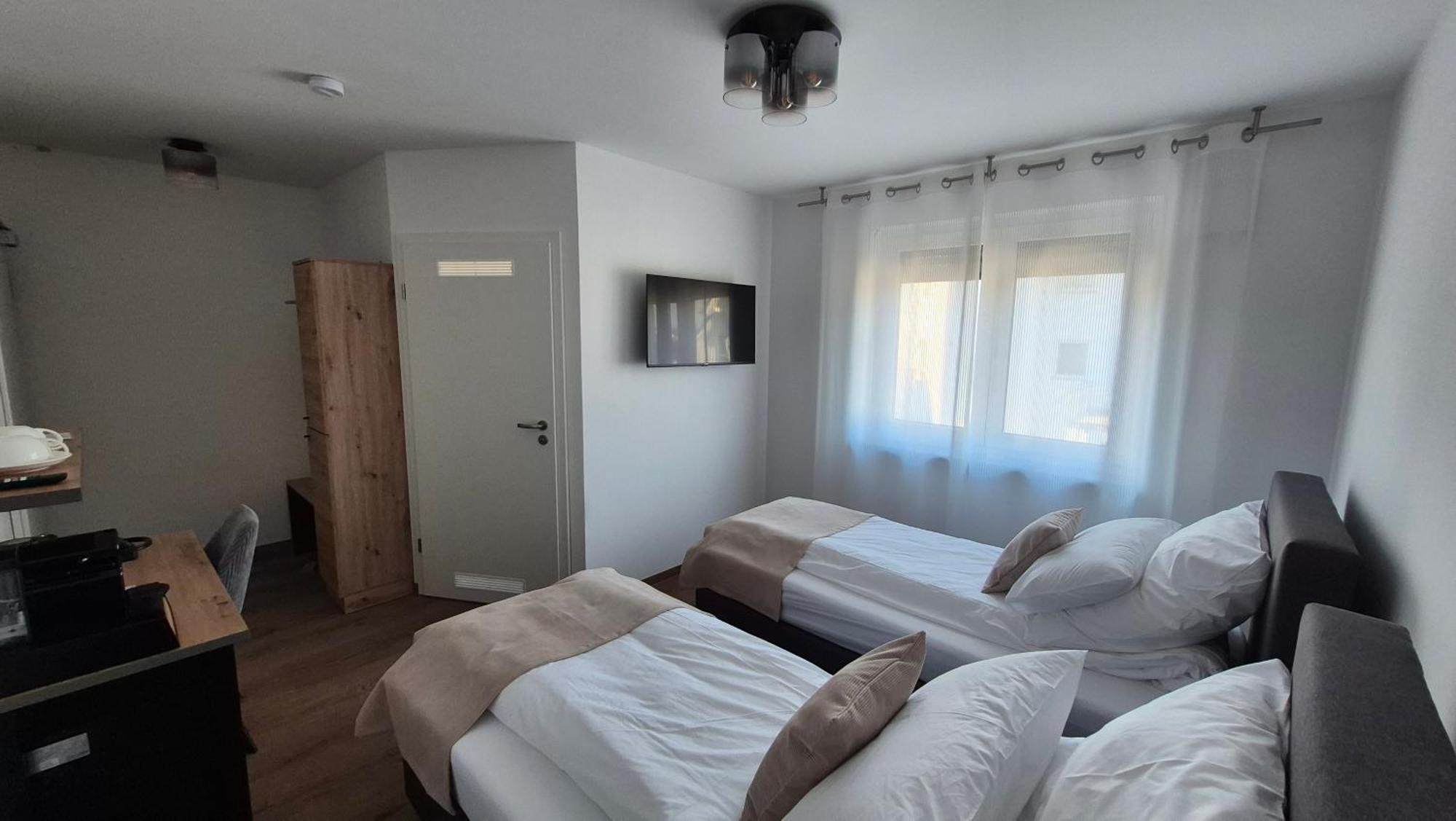 Apartments Seibel Doppel-Zweibettzimmer Mit Bad Reutlingen Esterno foto